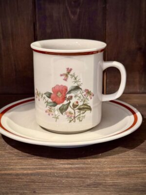 Zestaw dla 4 osób filiżanka ze spodkiem w stylu vintage – motyw kwiatowy