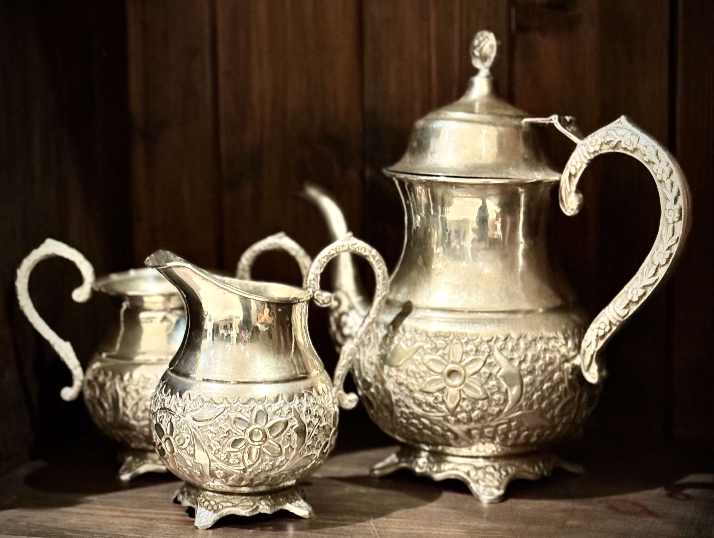 Stylowy zestaw herbaciany w stylu retro