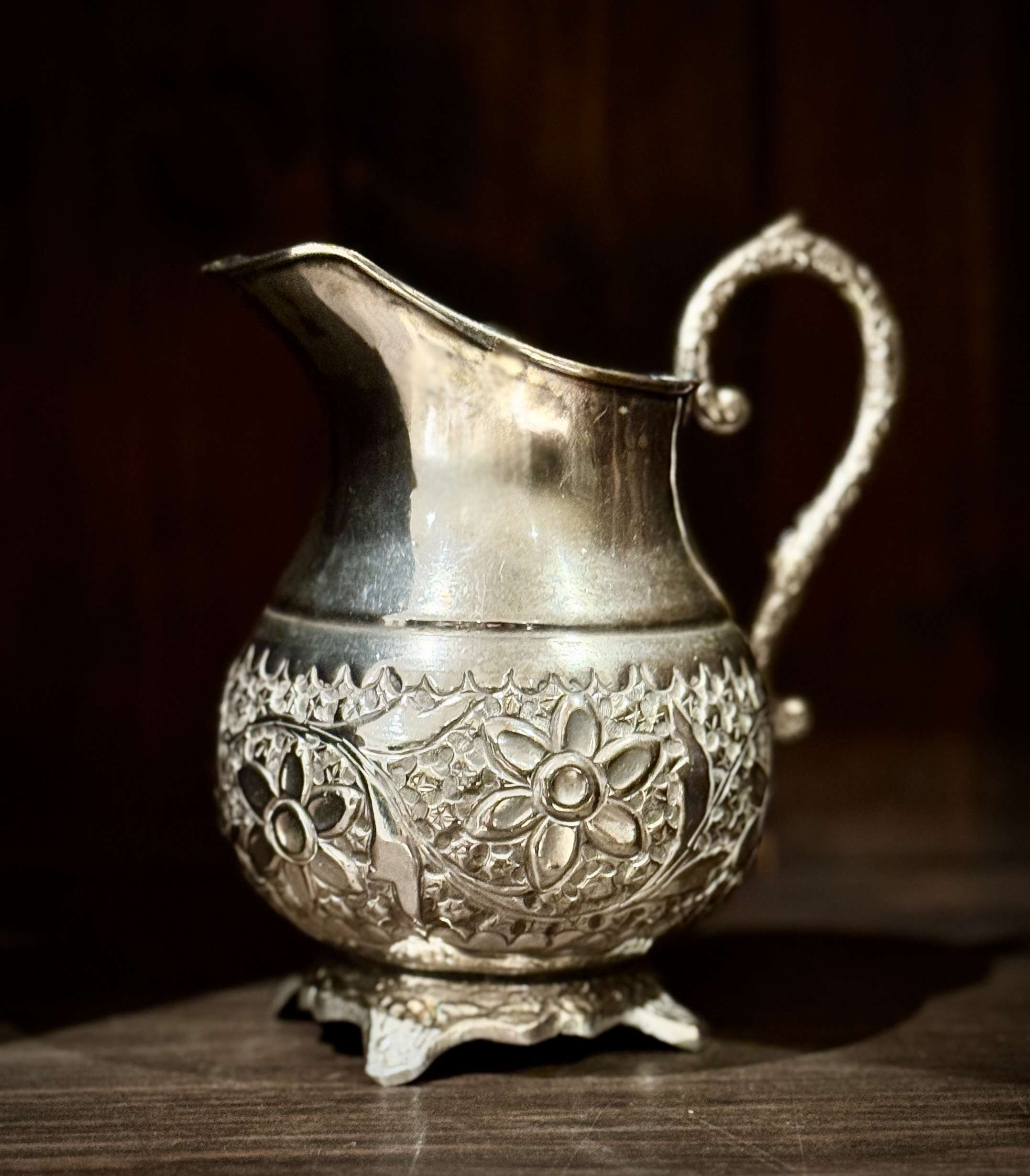 Stylowy zestaw herbaciany w stylu retro