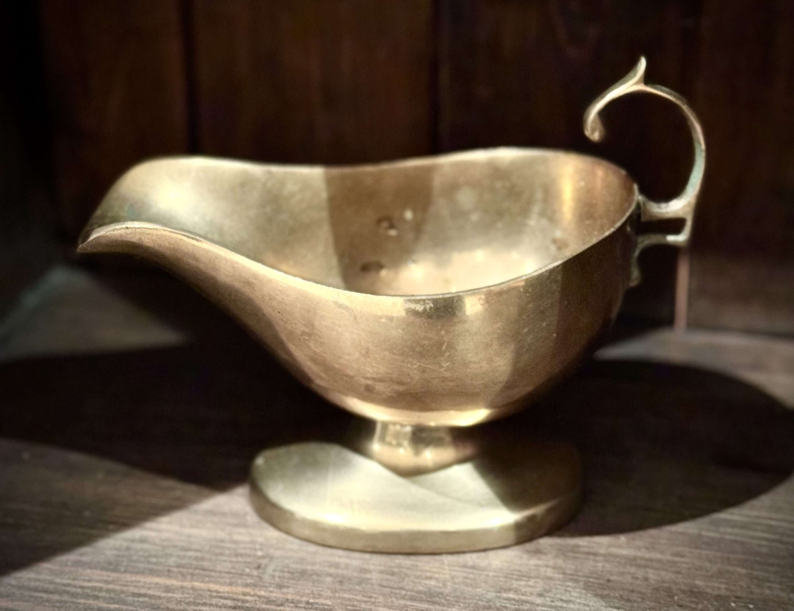 Mosiężna sosjerka w stylu vintage